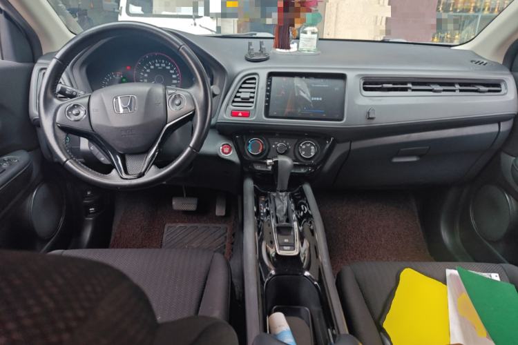 Used Honda Vezel 2018 1.5L CVT 2WD Technology Elite Model Center Console