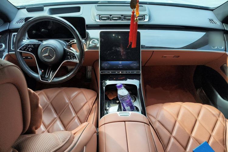 Used Mercedes-Benz Maybach S-Class 2023 S 480 4MATIC Center Console