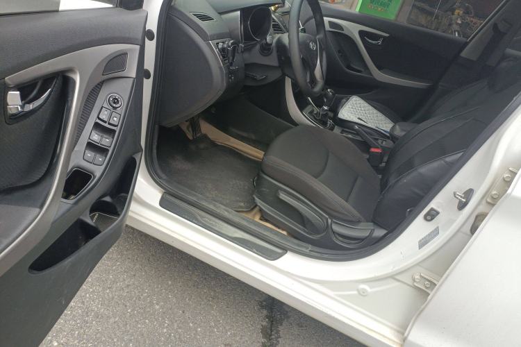 Used Hyundai Elantra (5th Generation / Langdong) 2012 1.6L Manual Leading Model