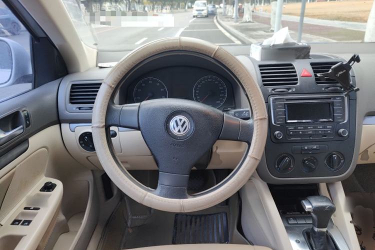 Used Volkswagen Sagitar 2009 1.6L Automatic Comfort Edition Steering Wheel