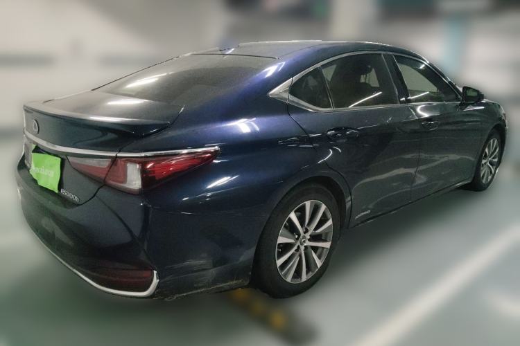 Used Lexus ES 2020 300h Premier Edition Rear Right 45 Deg