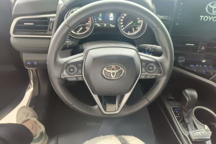 Used Toyota Camry 2021 2.0G Luxury Edition
