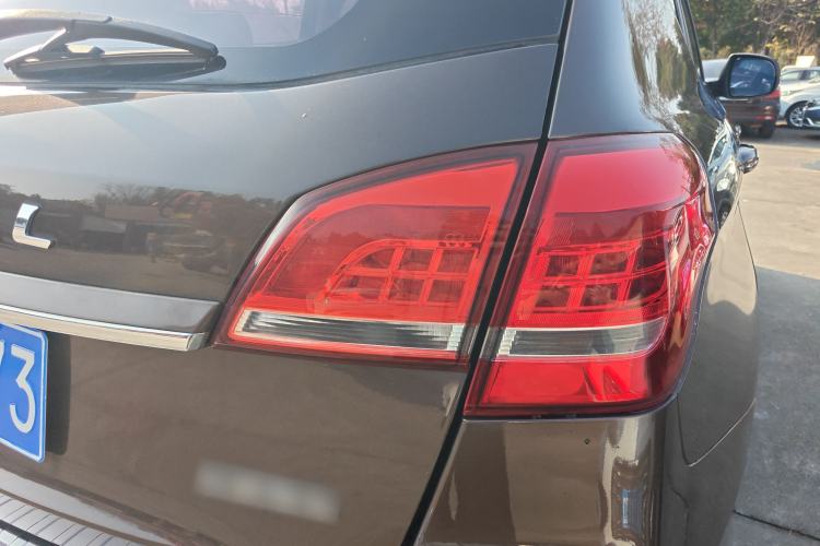 Used Haval H2 2016 Red Label 1.5T Automatic Two-Wheel Drive Elite Model
