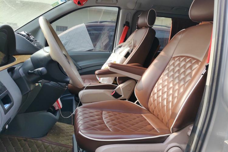 Used Mercedes-Benz Vito 2011 2.5L 7-seater executive version