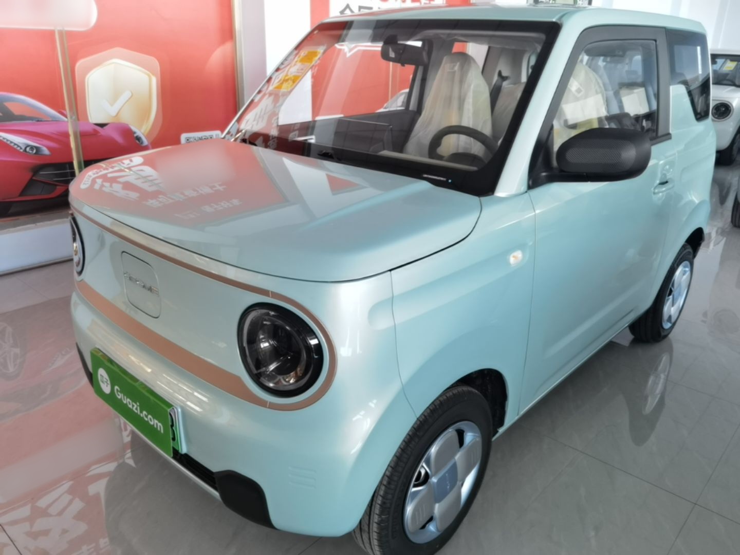 Unter der Vorderseite des Autos