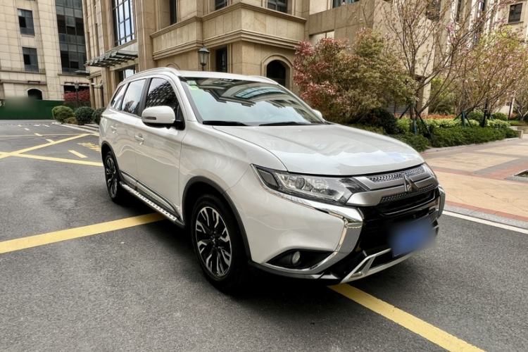 Used Mitsubishi Outlander 2020 2.0L Two-Wheel Drive Enjoyment Version 5 Seats Exterior 2