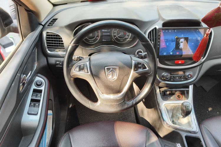 Used Baojun 560 2015 1.8L manual luxury version
