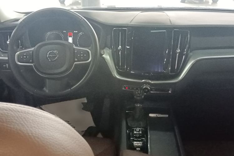Used Volvo XC60 2019 T5 4x4 Smart Edition China V Standard Center Console