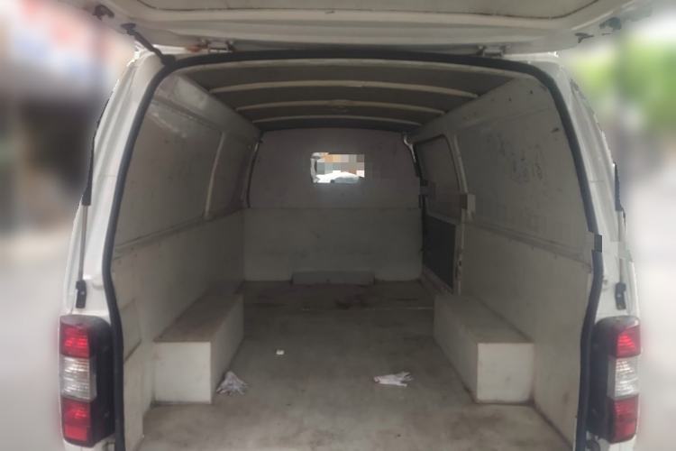 Used Jinbei Hiace 2018 2.0L Fifth-Generation Box Truck Standard Roof 2 Seats 4G19

