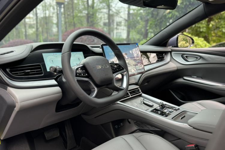 Used BYD Seal 2024 HONOR Edition DM-i 1.5L 121km Luxury Model Interior 10