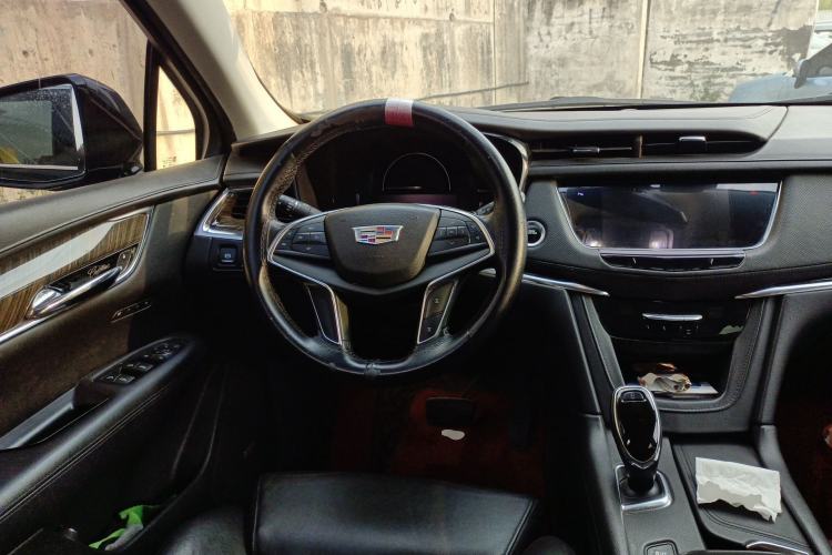 Used Cadillac XT5 2016 28T Four-Wheel Drive Luxury Model Steering Wheel