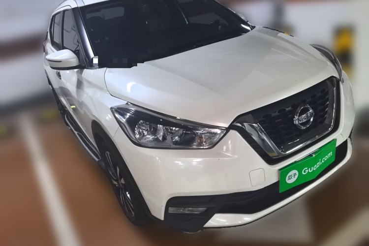 Used Nissan Kicks 2017 1.5L CVT Smart Drive Edition Front Right 45 Deg