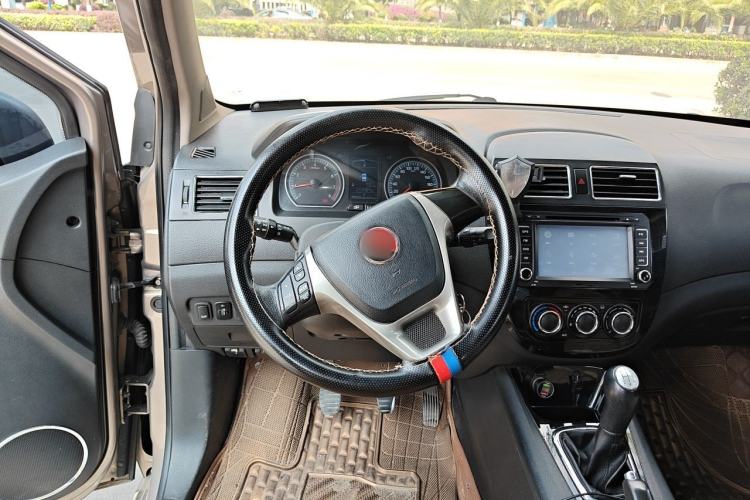 Used FORTHING Joyear X5 2013 1.6L Manual Luxury Model China IV Standard
