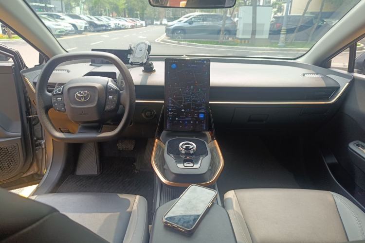 Used Toyota bZ3 2023 517 km Elite PRO Center Console