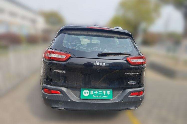 Used Jeep Cherokee 2016 2.0L Superior Edition
