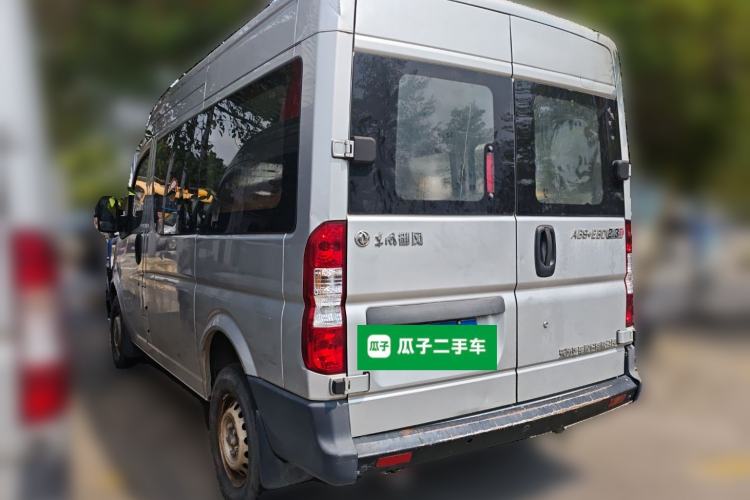 Used Dongfeng Yufeng 2018 2.3TA100 Standard Edition Logistics Vehicle Short Wheelbase Mid-Roof Design 5-9 Seater Powered by WP2.3
