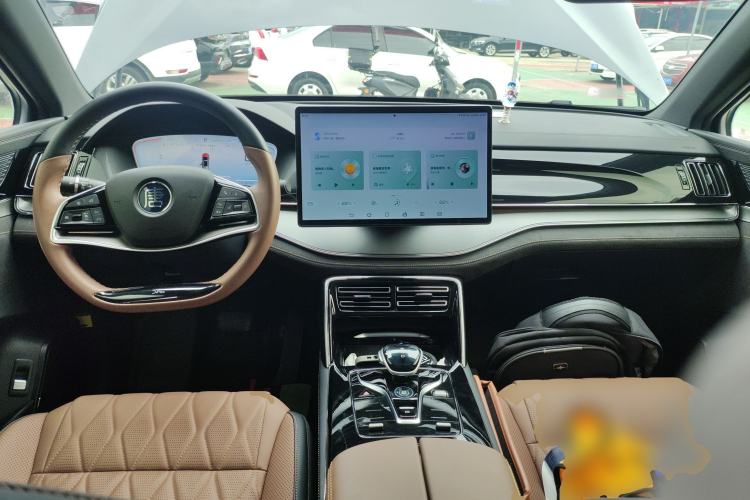 Used BYD Tang New Energy 2023 DM-i Champion Edition 112KM Prestige Model Center Console