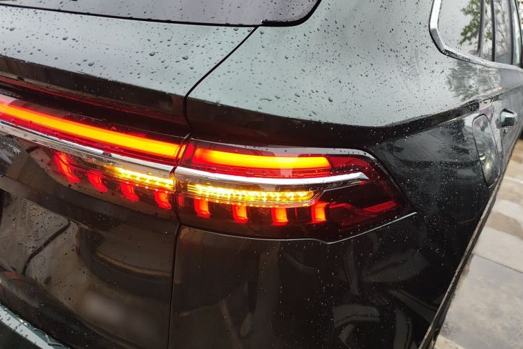 Used Geely Auto Monjaro L 2025 Dongfang Yao 2.0TD Automatic All-Wheel-Drive Wangyue Edition Right Rear Taillight