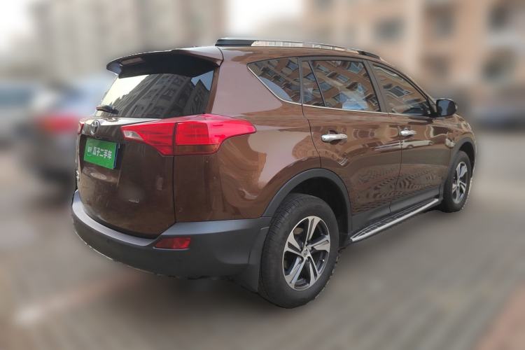 Used Toyota RAV4 2015 2.0L CVT 4x4 Trend Edition Rear Right 45 Deg