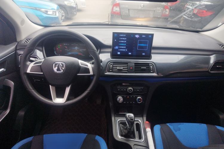 Used BAIC Weiwang M60 2017 1.5L Manual Silver Edition Center Console