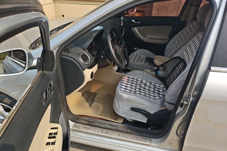 Used Volkswagen Lavida 2011 1.6L Automatic PinYou Edition Driver Seat