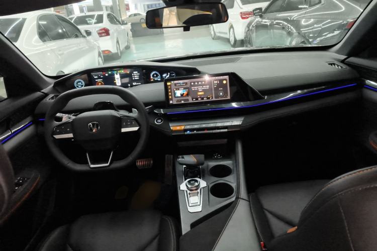 Used CHANGAN UNI-V 2022 1.5T Sport Edition Center Console