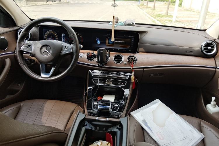 Used Mercedes-Benz E-Class 2016 E 300 L Luxury Model Center Console