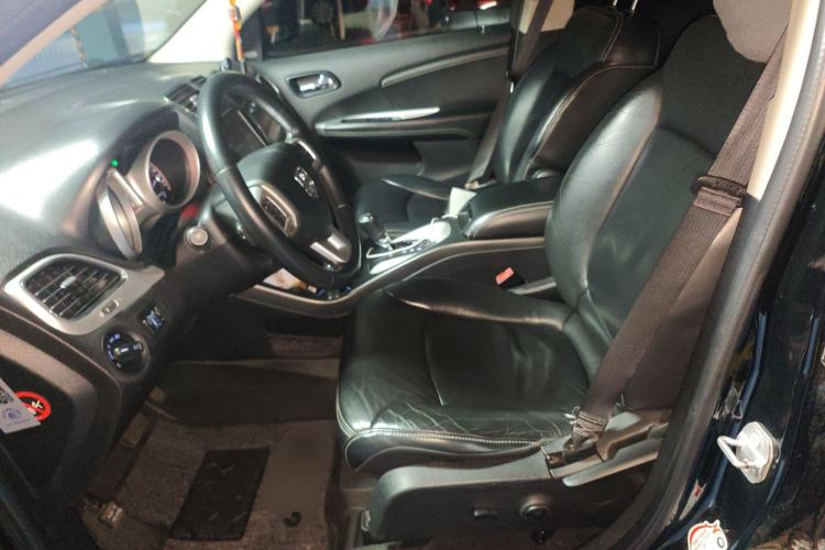 Used Dodge Journey 2013 2.4L Two-Wheel Drive Luxury Version