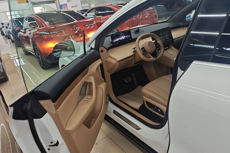 Used Hima Luxeed R7 2024 All-Electric 736 km Ultra Driver Seat