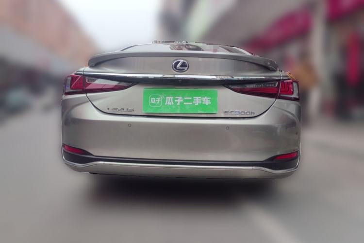 Used Lexus ES 2020 300h Deluxe Edition
