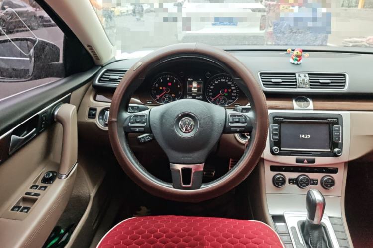 Used Volkswagen Magotan 2015 Revised 1.8TSI Prestige Version Steering Wheel