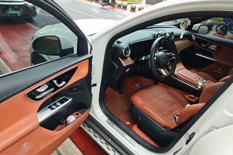 Used Mercedes-Benz GLC 2023 Refreshed GLC 300 L 4MATIC Dynamic Version 7-Seater Driver Seat