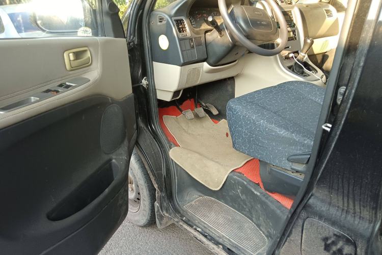 Used Jinbei Grace 2013 2.0L Zhi Ling Standard Model 9-Seater National Games Commemorative Edition China IV Emission Standard 9 Seats