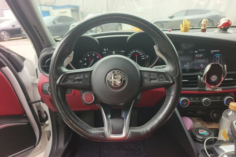 Used Alfa Romeo Giulia 2020 2.0T 280HP Midnight Phantom Limited Edition Steering Wheel