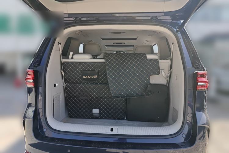 Used Roewe iMAX8 2022 400TGI Prestige Edition Trunk