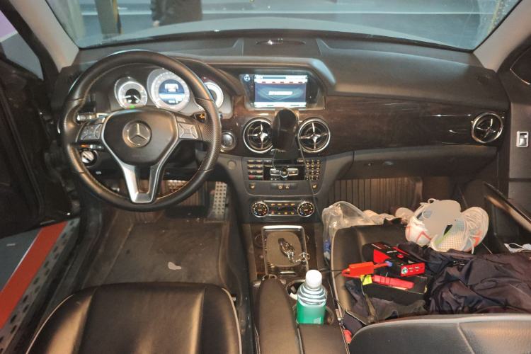 Used Mercedes-Benz GLK-Class 2013 Facelift GLK 300 4MATIC Luxury Edition Center Console