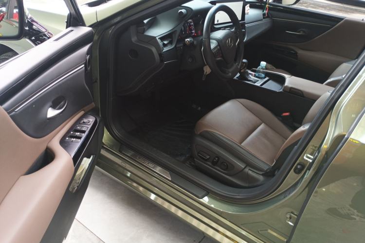 Used Lexus ES 2022 260 Excellence Edition Driver Seat