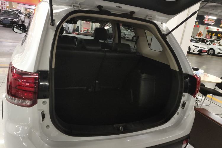 Used Mitsubishi Outlander 2017 2.0L Two-Wheel Drive Glory Edition 5 Seats