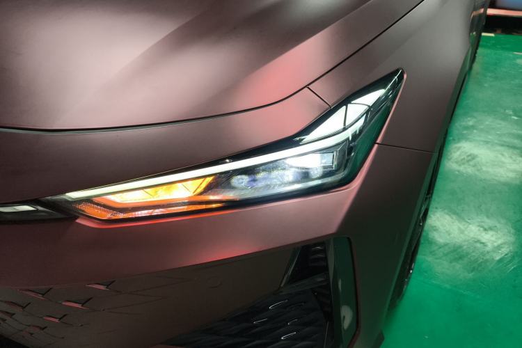 Used Changan UNI-V 2024 1.5T Smart Navigation Version
