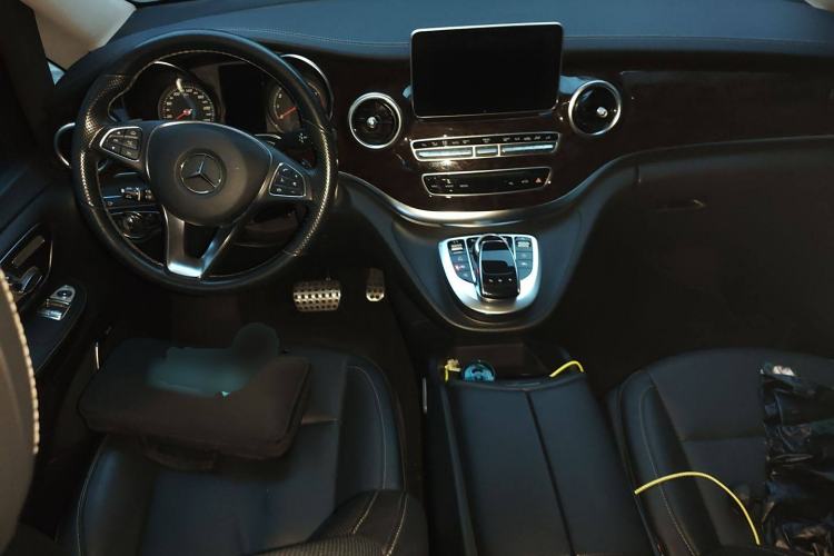 Used Mercedes-Benz V-Class 2017 V 260 Prestige Edition Center Console