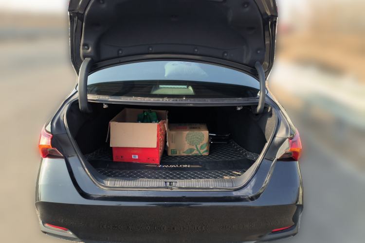 Used Toyota Avalon 2023 Dual-Engine 2.5L Luxury Edition