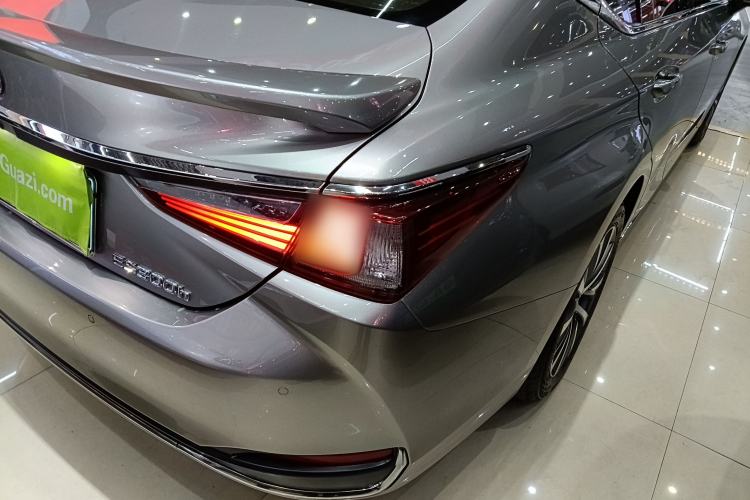 Used Lexus ES 2020 300h Premier Edition
