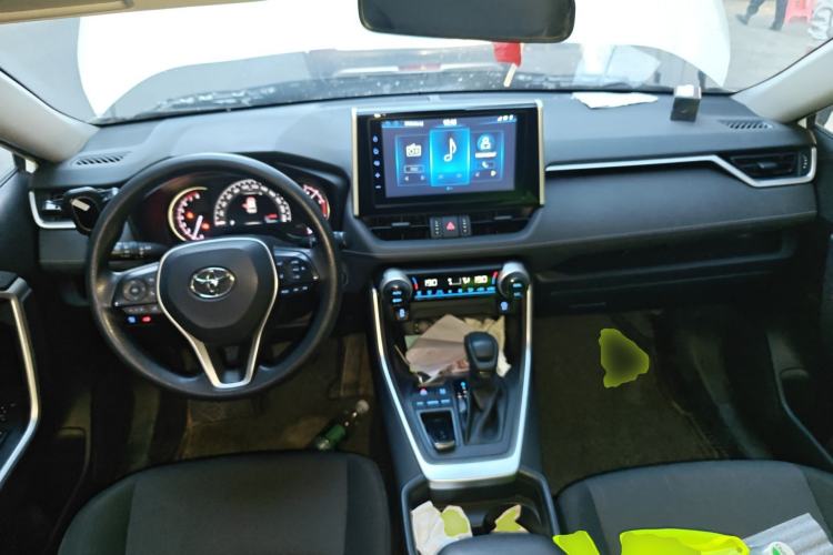 Used Toyota RAV4 2020 2.0L CVT Two-Wheel Drive Fashion Edition Center Console