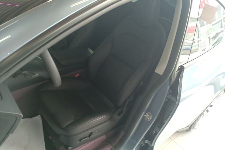 Used Tesla Model Y 2025 Rear-Wheel-Drive Version
