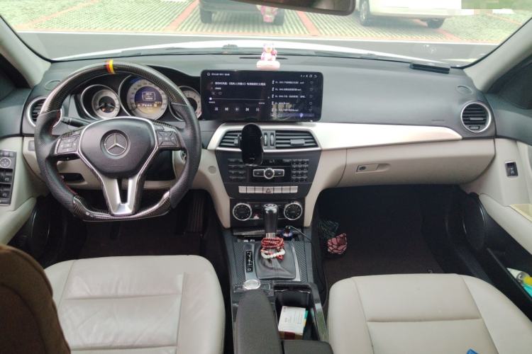 Used Mercedes-Benz C-Class 2011 C 200 Fashion Travel Edition Center Console