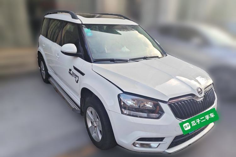 Used Skoda Yeti 2016 1.6L Manual Front-Wheel-Drive Version Front Right 45 Deg