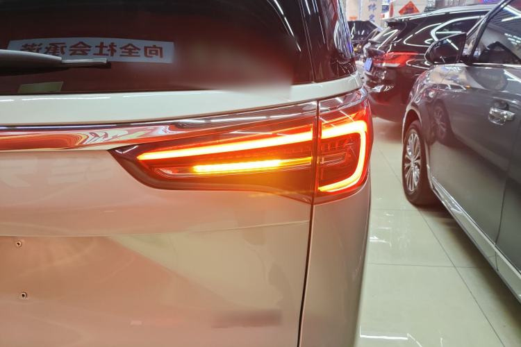 Used Buick GL8 2022 ES Landtrek 653T Luxury Edition