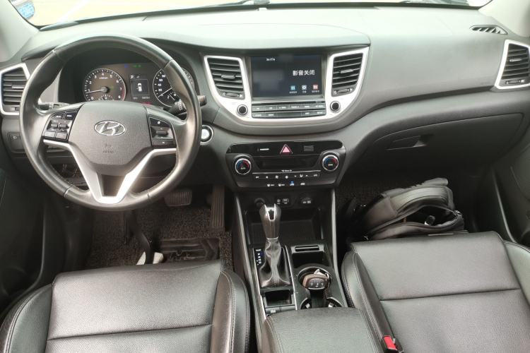 Used Hyundai Tucson 2015 1.6T Dual-Clutch Two-Wheel-Drive Smart Model Center Console