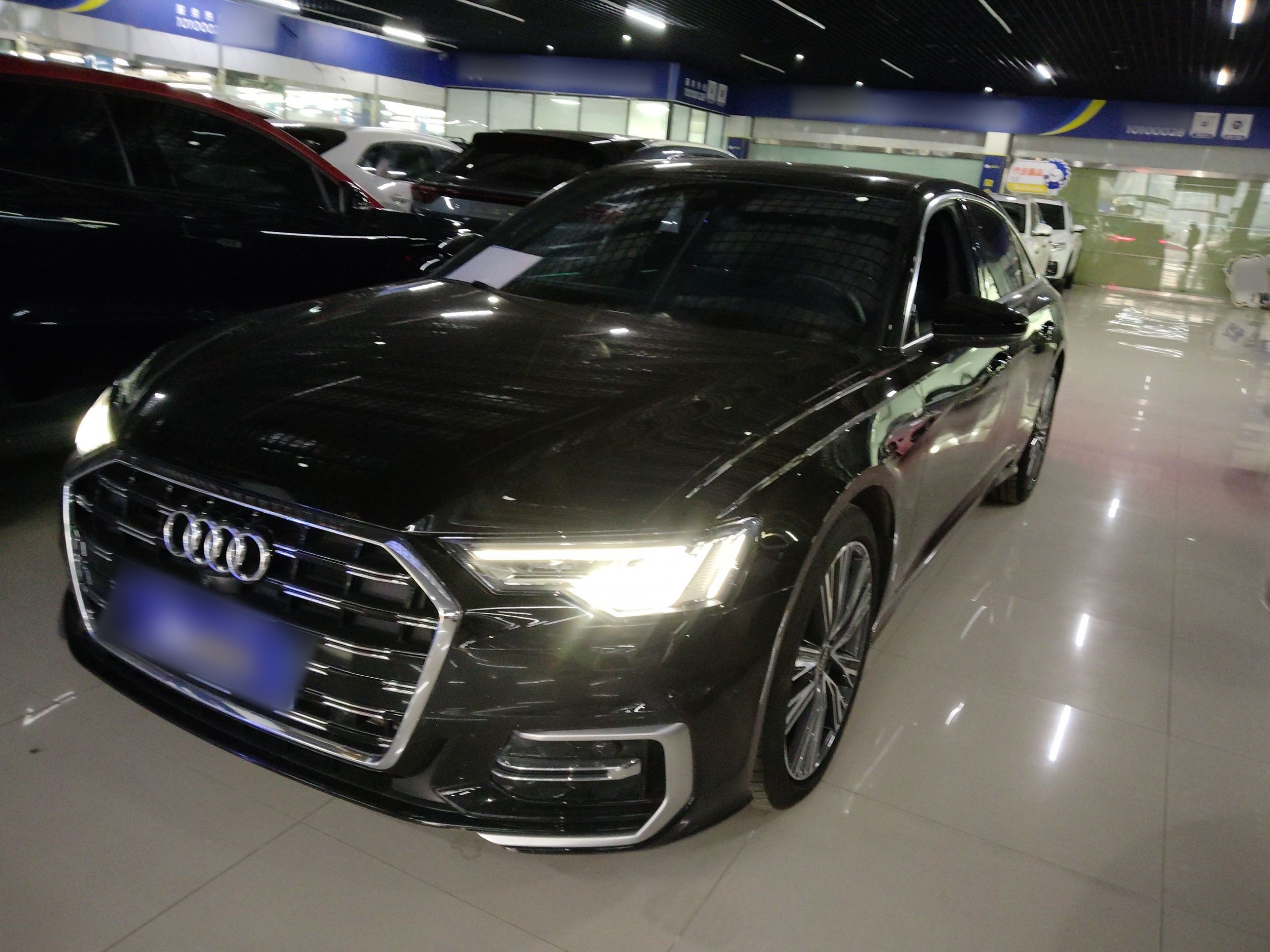 Под передней частью автомобиля