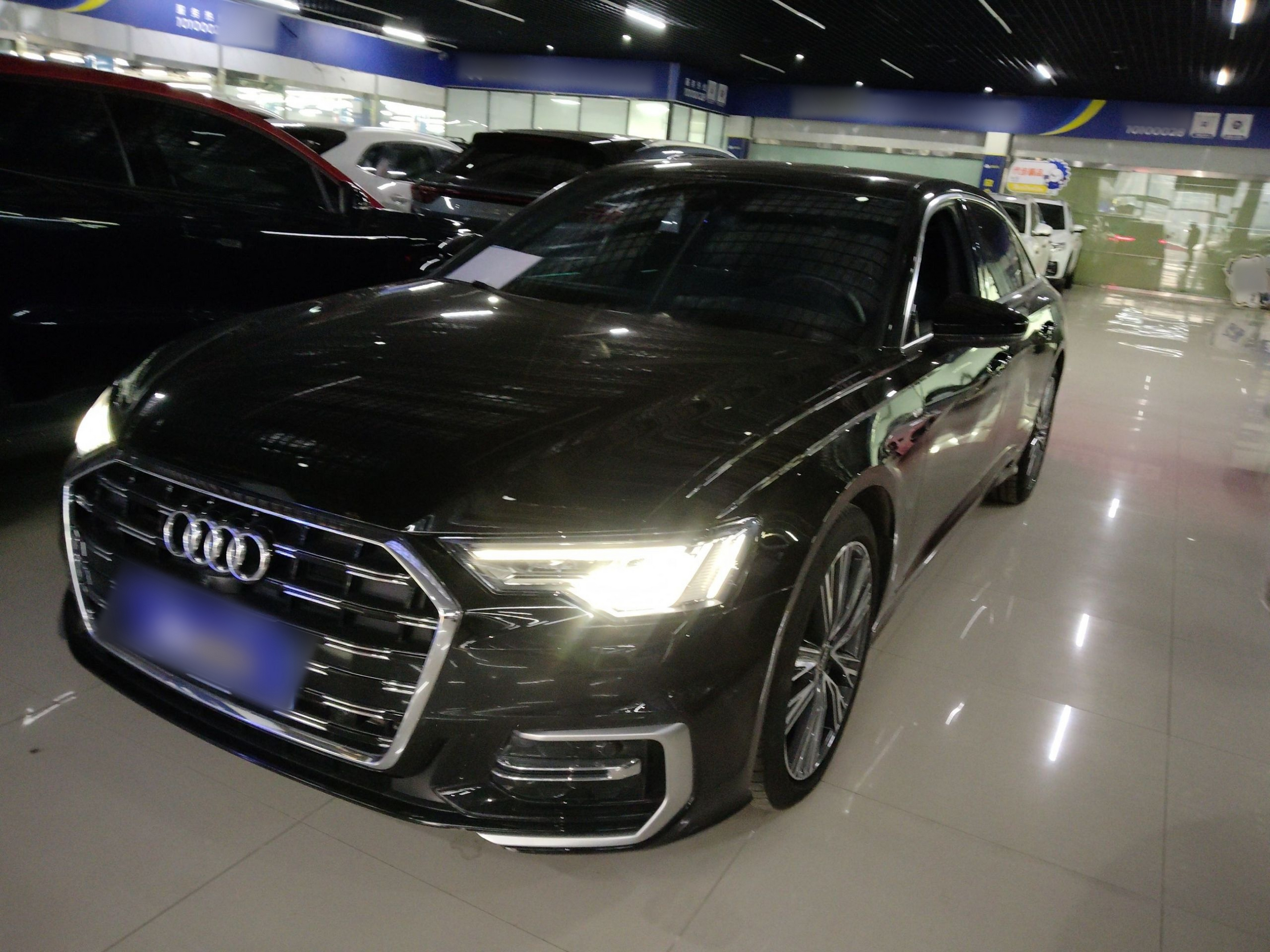 Под передней частью автомобиля